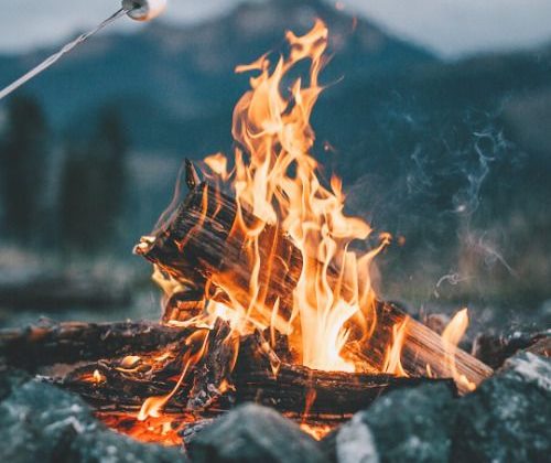 how to light a fire in wet conditions